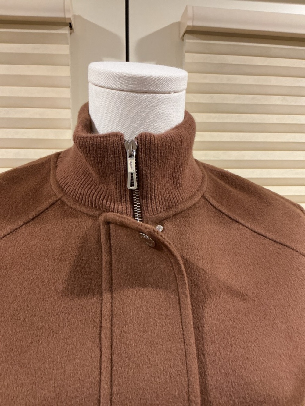 NWOT Hermes Brown Cashmere Sleeveless Zip-Up Funnel Neck Vest, Size 36 = S - Picture 2 of 9